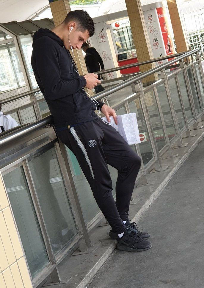 What are the current trends in men's fashion?