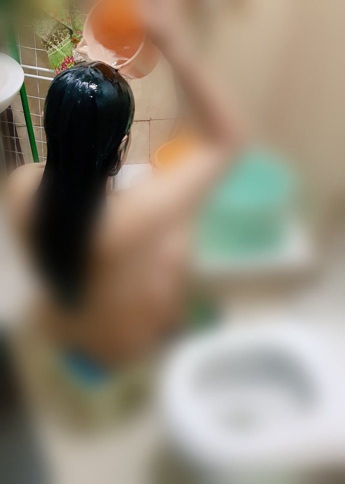 Do you keep wearing underwear 🩲 when you take a bath 🚿?