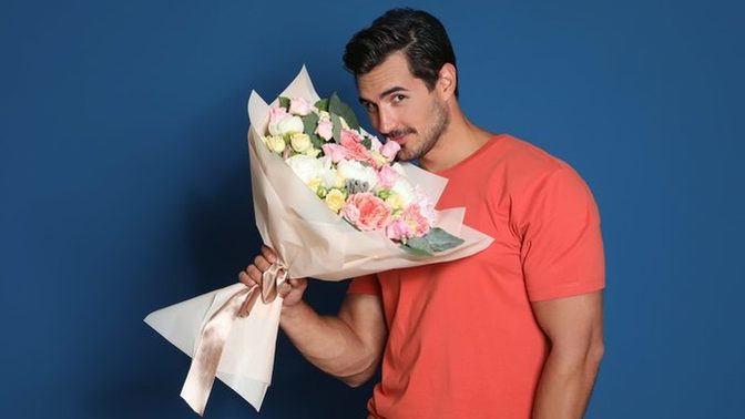 Would you (guys) be happy if your girlfriend were to gift you some flowers?