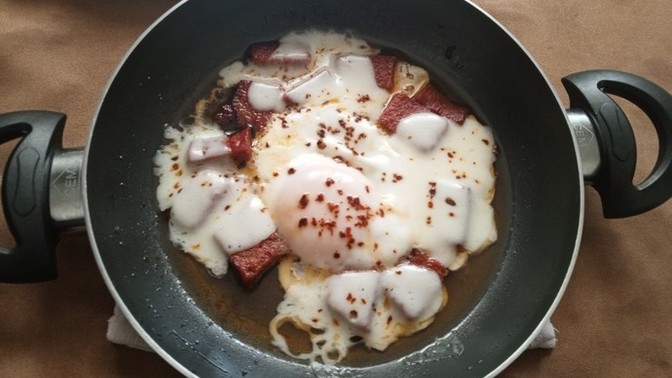 Do You Like Eggs with Sausage and Cheddar Cheese ?