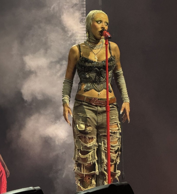 What’s your favorite Doja Cat Tour Outfit (part 6)?