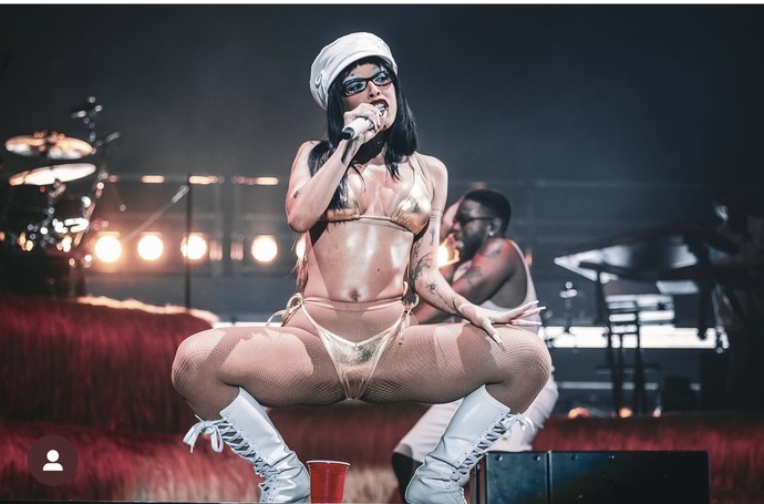 What’s your favorite Doja Cat Concert Outfit (part 7)?