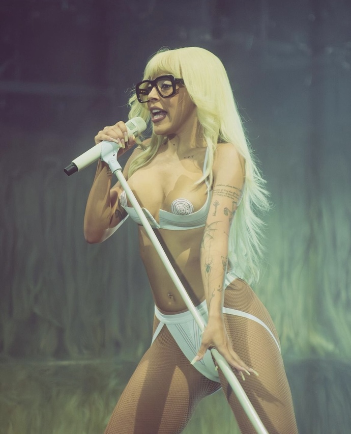 What’s your favorite Doja Cat Concert Outfit (part 7)?
