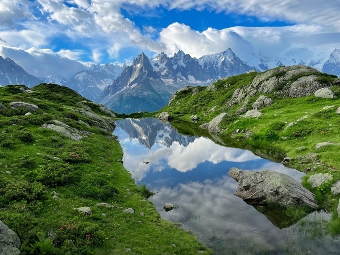 Which place looks more beautiful ?