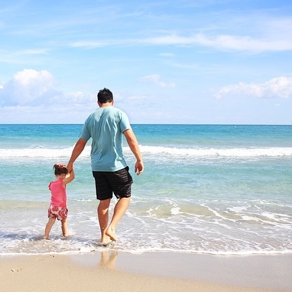 Is it a red flag for a guy in his twenties go back to the dating pool as a single dad?