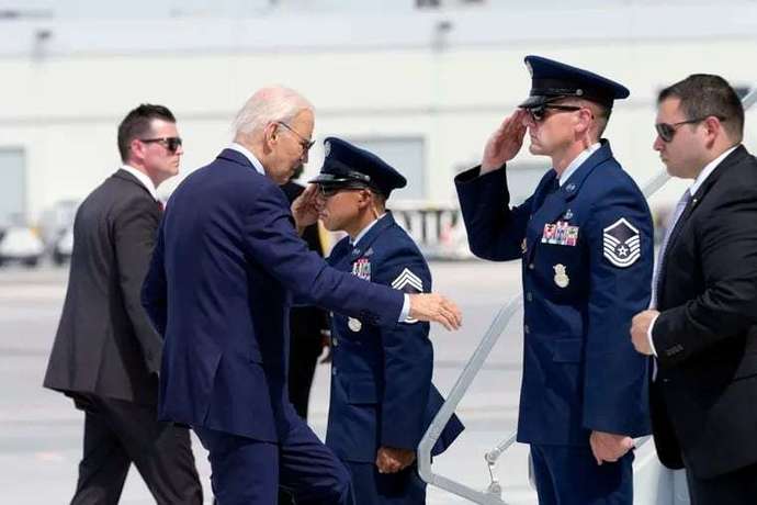 Democrats dumping Biden because they are suddenly really worried about his health (Yeah Riiiight)! But notice anything strange about Biden with Covid?