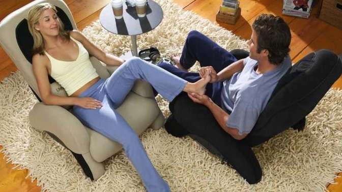 Girls, would you stay with someone who refused to massage your feet?