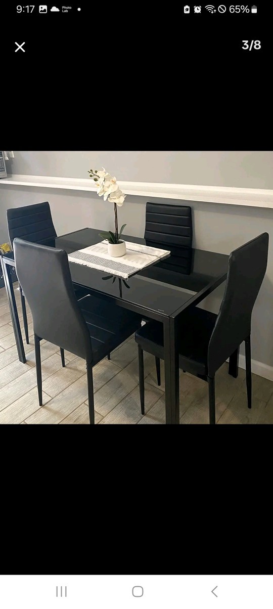 Which black dinning set do you like ?