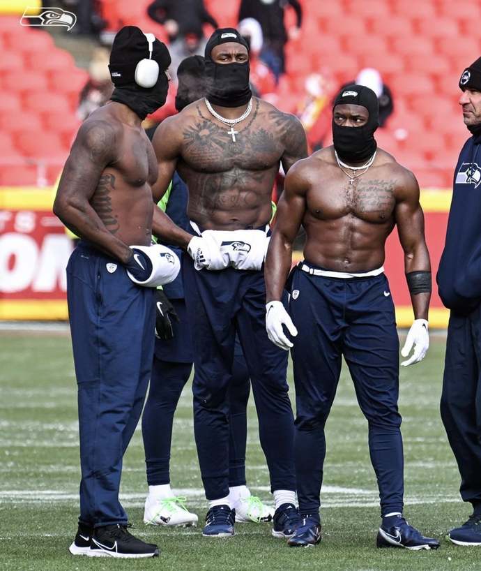 Can you play NFL football at a height around 5′5″ and make good money from it?