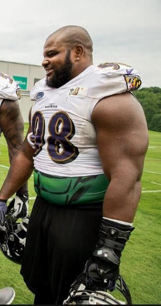 Can you play NFL football at a height around 5′5″ and make good money from it?