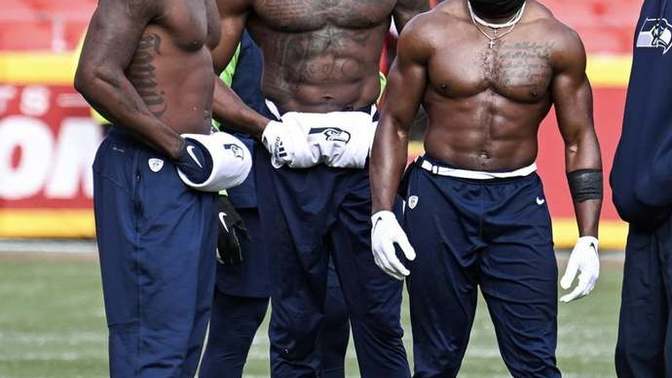 Can you play NFL football at a height around 5′5″ and make good money from it?