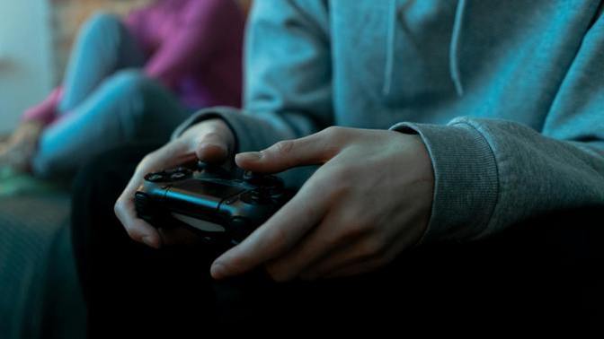 My boyfriend stays up all night playing games. What should I do?