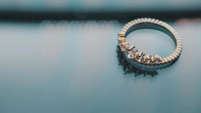 My boyfriend of 3 years won’t propose. Is it possible that he doesn't love me?