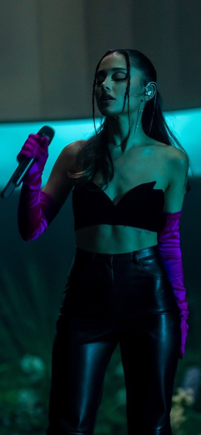 What’s your favorite Ariana Grande Positions Outfit (part 1)?