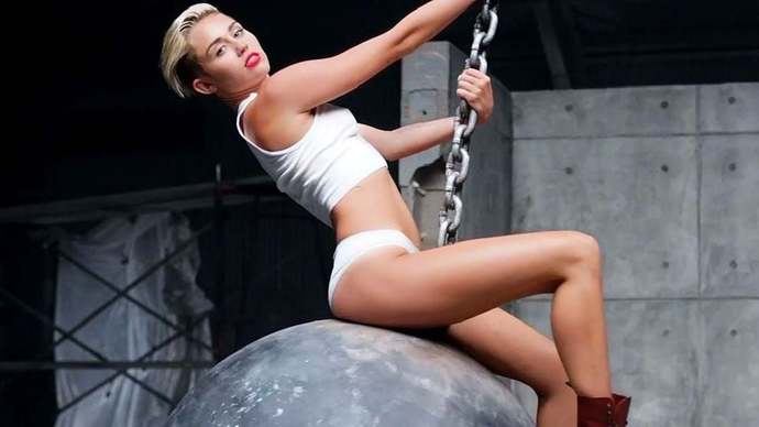 Is Miley Cyrus a lesbian?