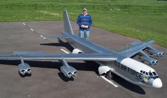 Does this pic of a B-52 in Romania look fake?