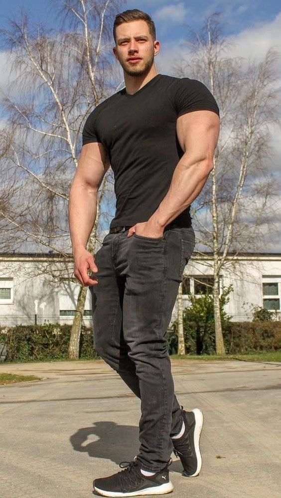 What do girls like about tall muscular guys?