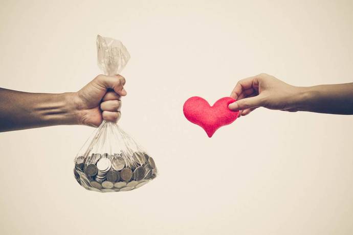 Who should pay for dinner on a first date?
