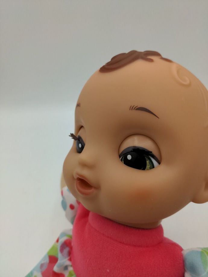 Is it hard to meet people with green eyes and tanned skin /healthy /dark skin? ?