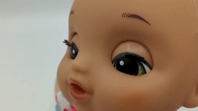 Is it hard to meet people with green eyes and tanned skin /healthy /dark skin? ?