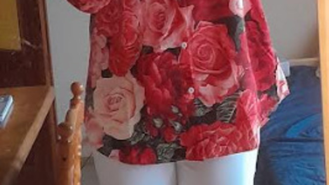 I was walking thorugh the streets waeirng clothes like that why was I getting so much attention from men but zero attention from women?