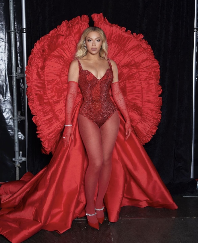 What’s your favorite Beyonce Renaissance Outfit (part 14)?