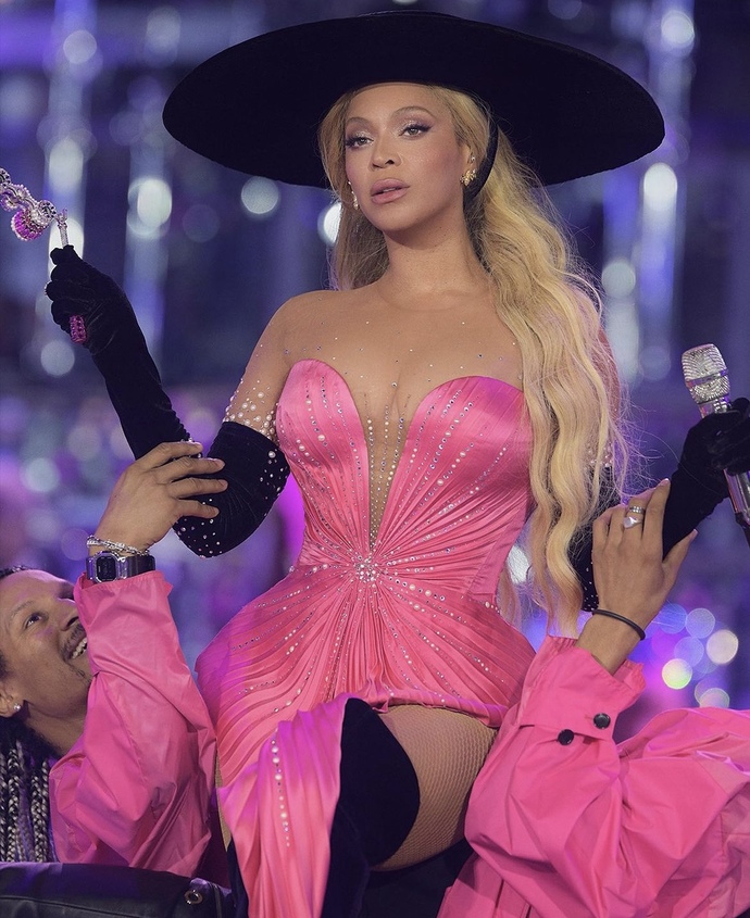 What’s your favorite Beyonce Renaissance Outfit (part 14)?