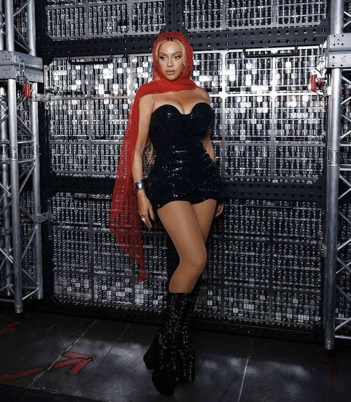 What’s your favorite Beyonce Renaissance Outfit (part 15?)?