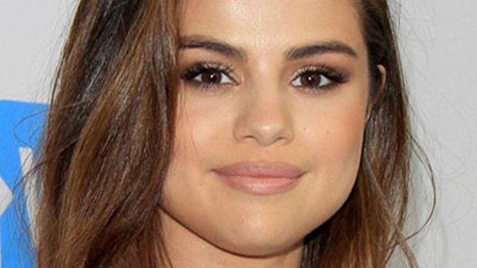 Why do women lie about how beautiful other women are and doesn't this hurt all women in the end?