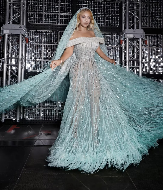 What’s your favorite Beyonce Renaissance Outfit (part 16 )?