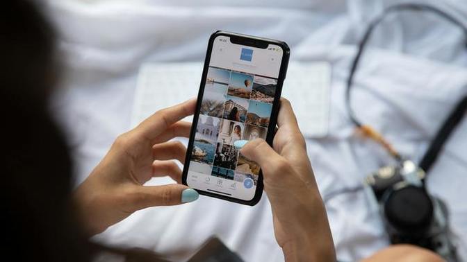My girlfriend doesn’t post me on her social media. What should I do?