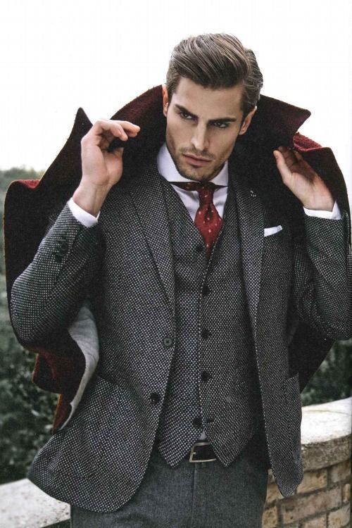 On this site, is there likely more physically attractive males or females?