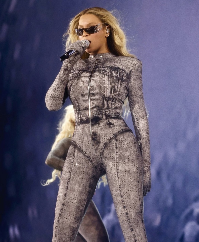 What’s your favorite Beyonce Renaissance Outfit (part 18)?