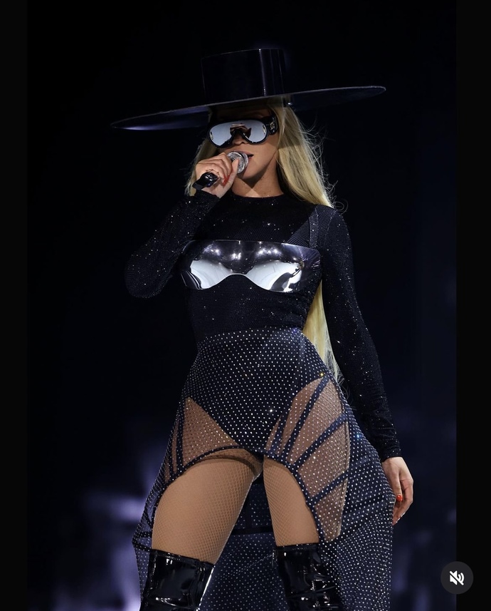 What’s your favorite Beyonce Renaissance Outfit (part 18)?