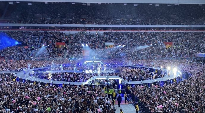 If y’all into performing, would you like to perform in a sold out packed stadium?