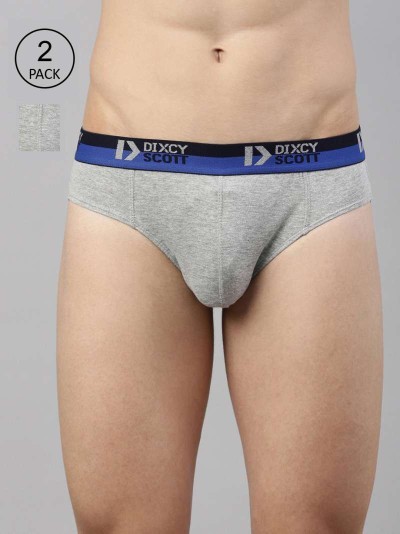 Girls, what type of underwear do you find guys hotter in? In trunks or in briefs?