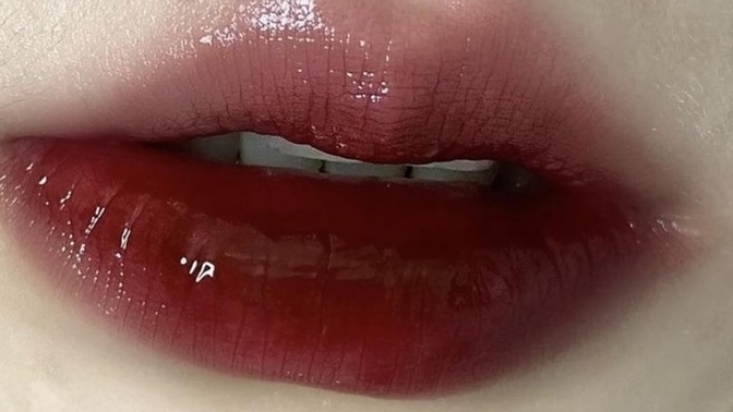 Any recommendations for a vampy long lasting lip stain?