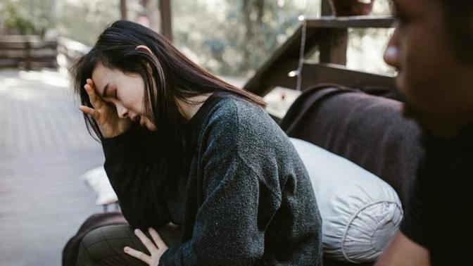 My boyfriend’s insecurities are ruining our relationship and I'm tired of him. Should I leave him?