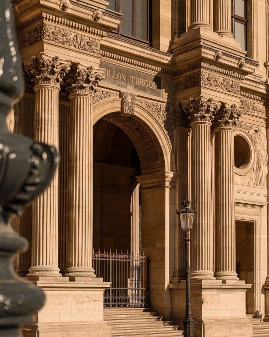 What do you think of the monuments created by architect Louis Le Veau?