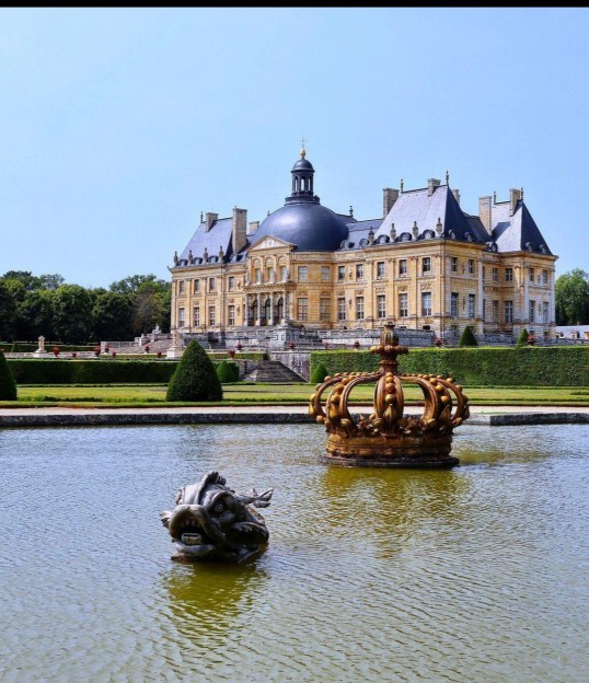 What do you think of the monuments created by architect Louis Le Veau?