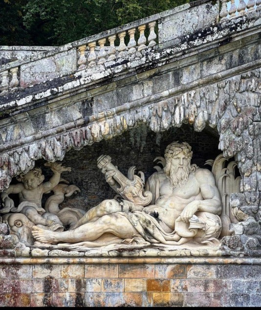 What do you think of the monuments created by architect Louis Le Veau?