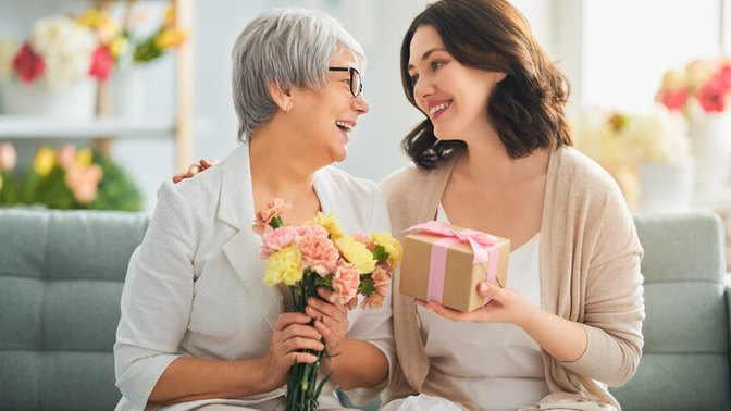 What to write in birthday card for boyfriend's mom?
