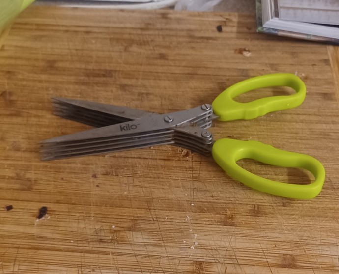 How do you chop herbs?