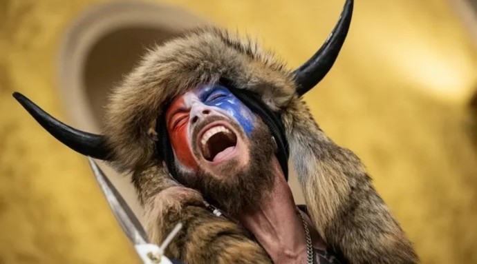 Would men be more attractive if they grew horns?
