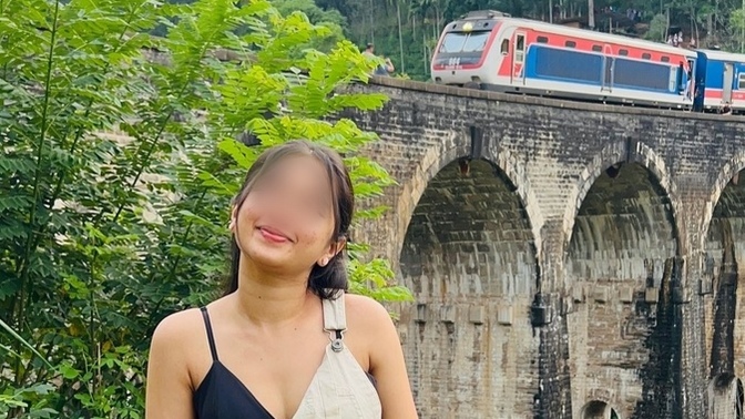 What is the motive to show bra from one side?