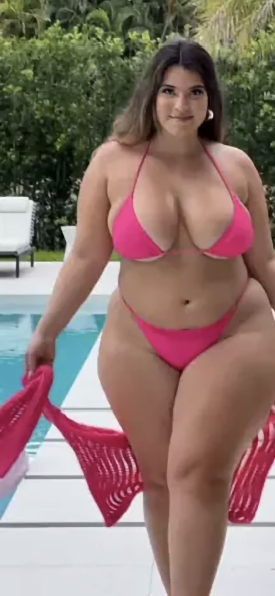 If this plus-size model asks you out, would you do it?