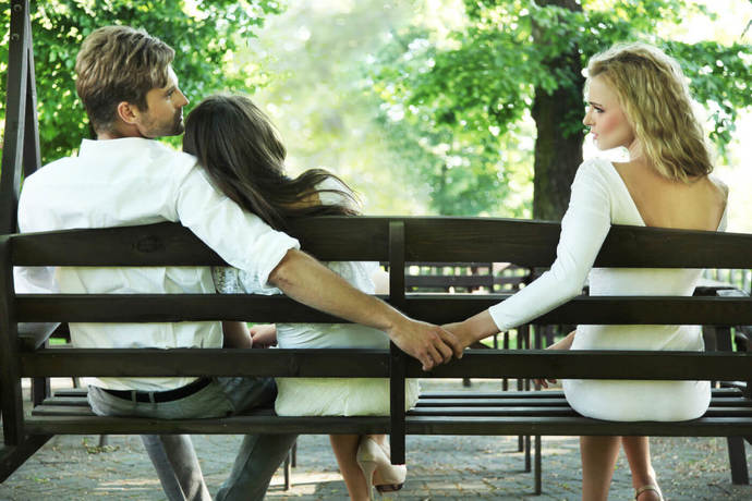 How do you spot a cheater in a relationship?