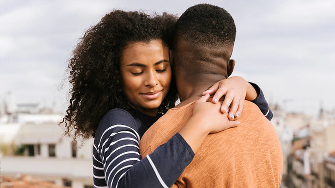 Do girls know how to differentiate between serious guys and non serious guys for dating? Can you sense his intentions?