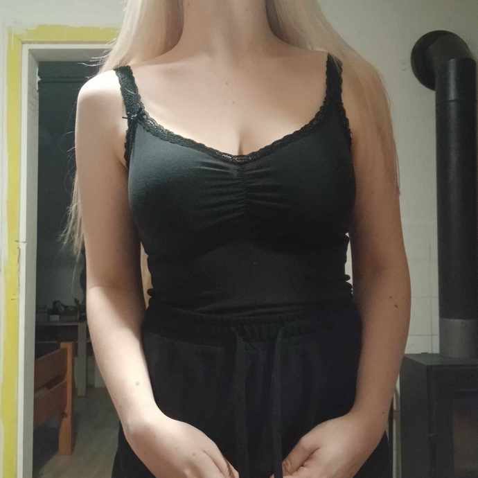 What curls would look best with this simple top?