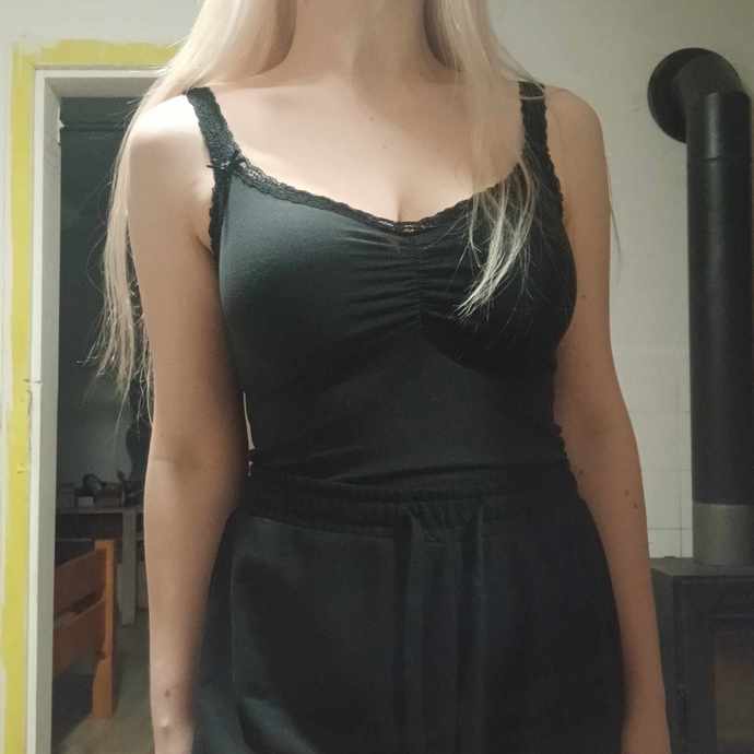 What curls would look best with this simple top?